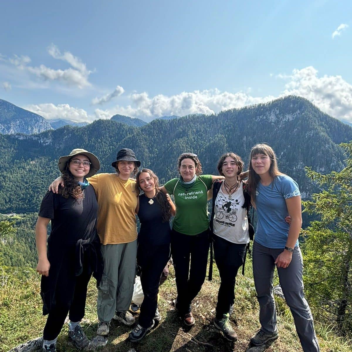 a3c05476-adb4-4f1b-9e22-89b18119957e